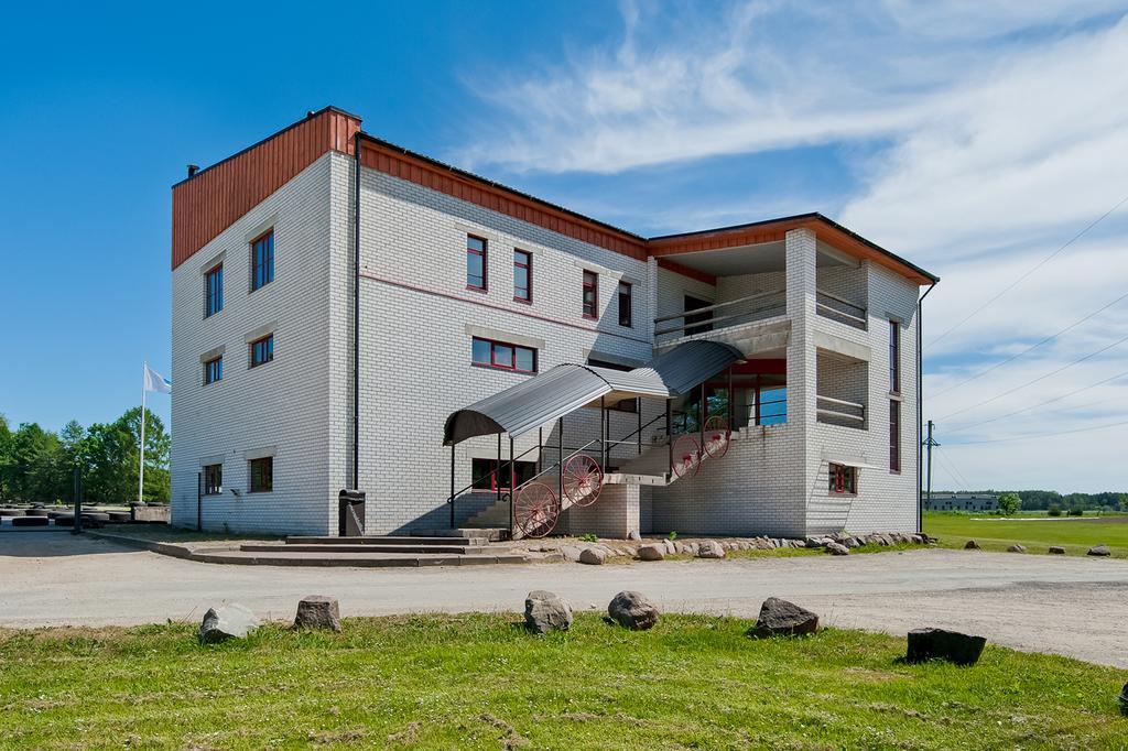 Veskisilla Hotel Türi Exterior foto
